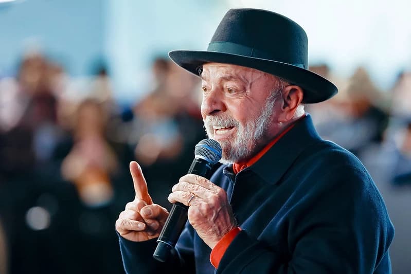 "Inspirado", Lula diz que dentadura do SUS é mais tecnológica que a de Trump