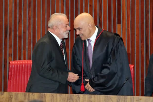“Vamos tomar um café”: gesto de Lula com Alexandre de Moraes após evento no Planalto chama atenção; assista