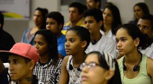 Jovens brasileiros de 16 a 24 anos são os mais infelizes do país, revela pesquisa inédita