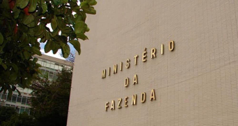 Ministério da Fazenda gasta R$ 7,5 mi em TI e móveis com 56% em home office