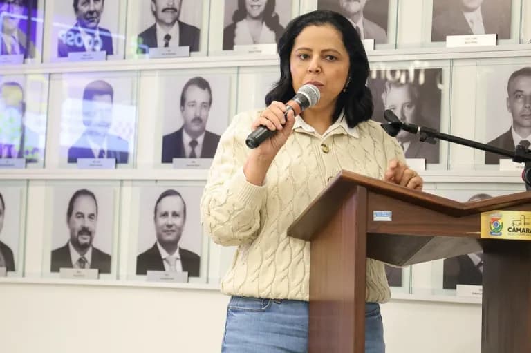 [VÍDEO] Vereadora recebe ‘presente’ no gabinete e descobre cachorro morto
