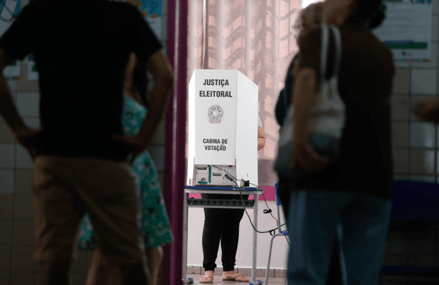 Brasileiros acima de 60 anos lideram interesse pelas eleições presidenciais de 2026, mostra pesquisa Nexus/BTG