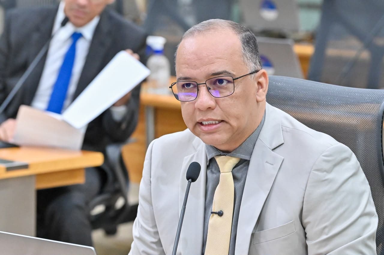Taveira Júnior critica baixo investimento do estado em saúde pública e presta contas de suas ações na área
