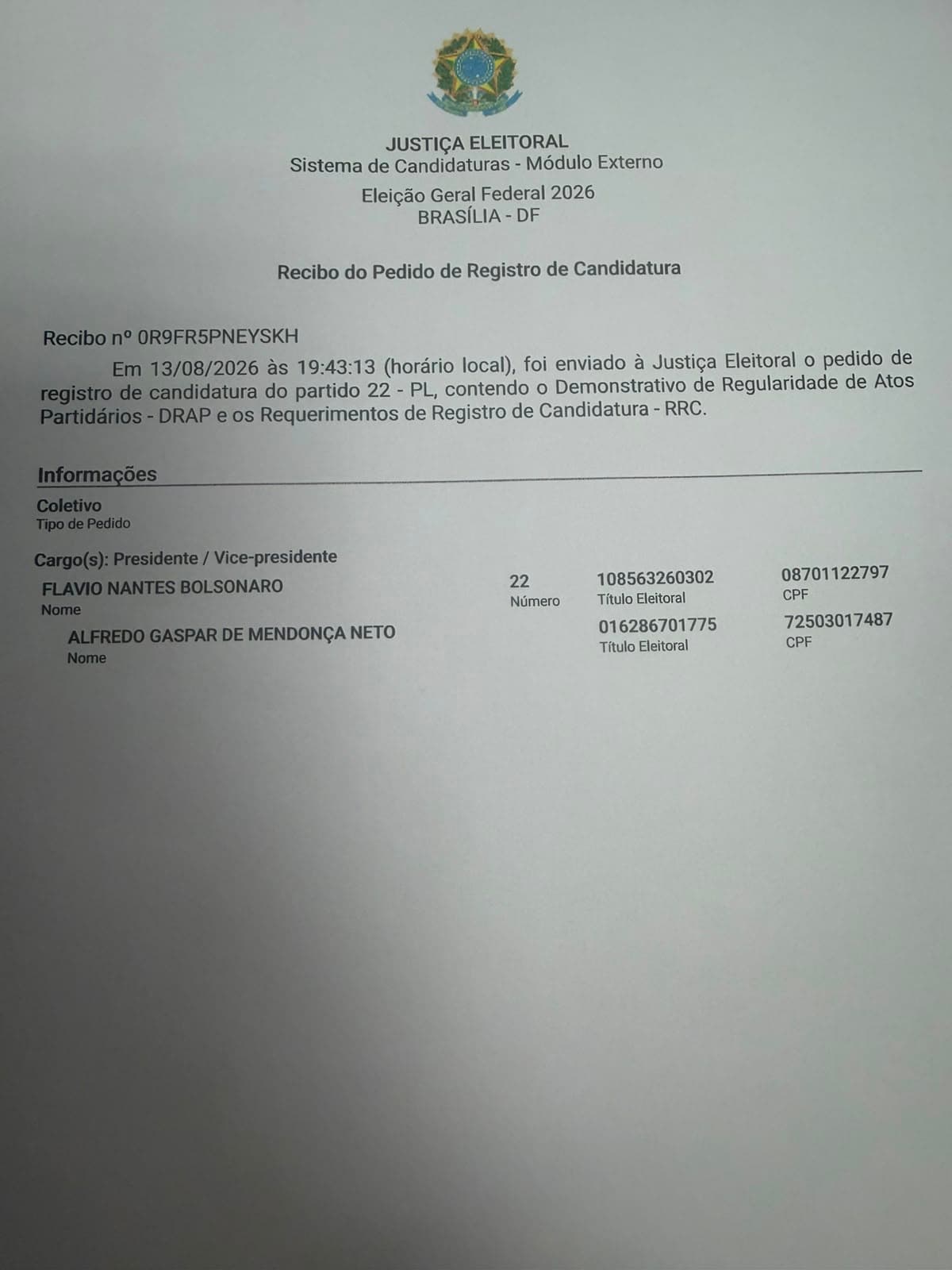 Flávio Bolsonaro registra candidatura à Presidência após TSE restabelecer filiação ao PL
