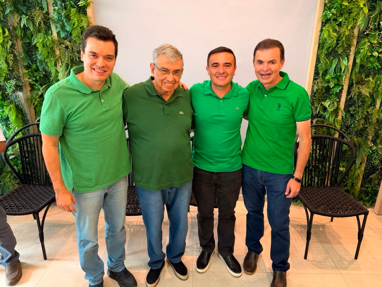 FORÇA EM NOVA CRUZ: Flávio de Berói, prefeito Joquinha e todo grupo político anunciam apoio a Walter Alves