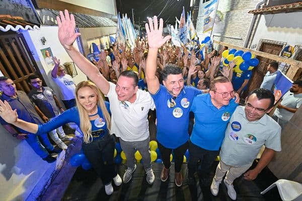 Ezequiel Ferreira pede voto "casado" em Zenaide para o Senado e nele para deputado estadual