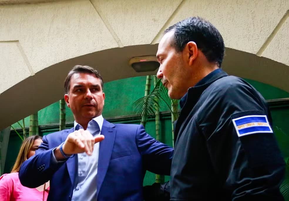 Flávio encontra ministro de Bukele em SP e defende mais prisões: ‘tem pouco preso no Brasil, tinha que ter mais'