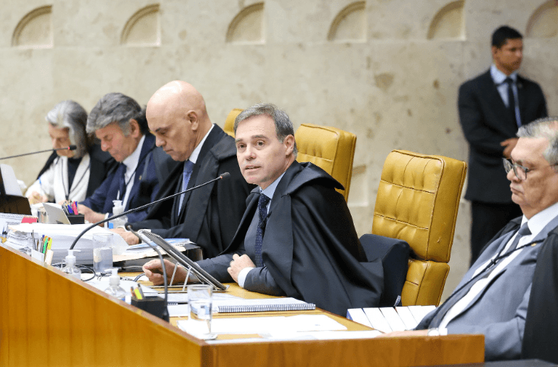 MÁRIO SABINO: André Mendonça vira alvo de pressão dentro do STF, mas resiste