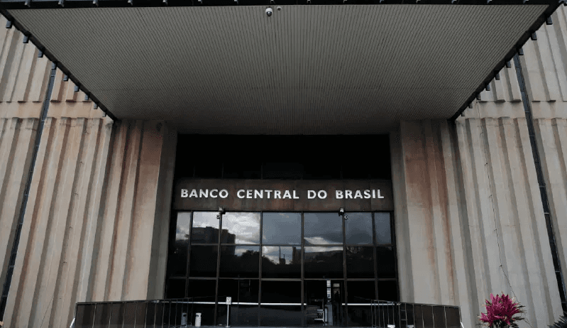 BRASIL: Dívida bruta sobe para R$ 10,9 trilhões e atinge 82,5% do PIB, maior patamar desde 2021
