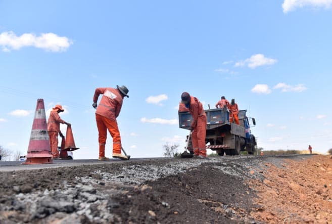 MAIS CALOTE: Obras de recuperação das rodoviais estaduais vão parar por falta de pagamento do Governo do Estado