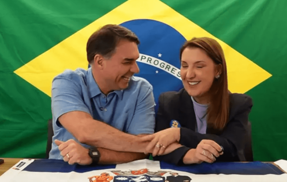 Cotada para assumir ministério caso Flávio Bolsonaro vença eleição, ex-presidente da Caixa se filia ao PL