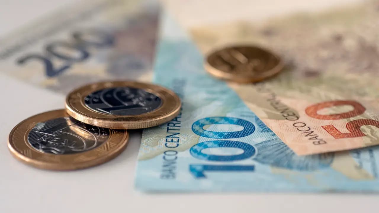 Salário mínimo de 2027 tem reajuste estimado; veja o que mudaria