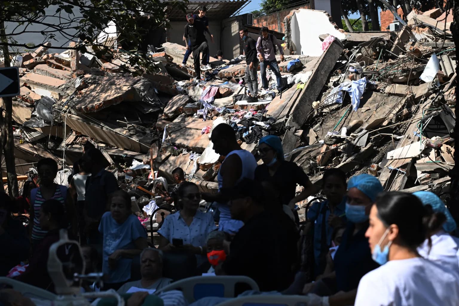 Número de mortos por terremoto na Colômbia sobe para 111 e presidente declara emergência