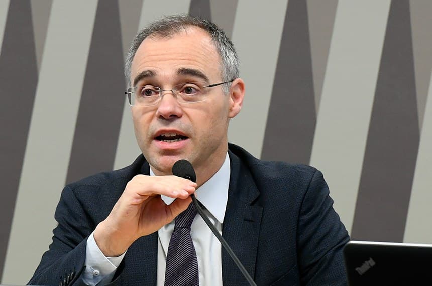 AGU trava ação contra Mendonça, mas PF mantém pressão e amplia crise