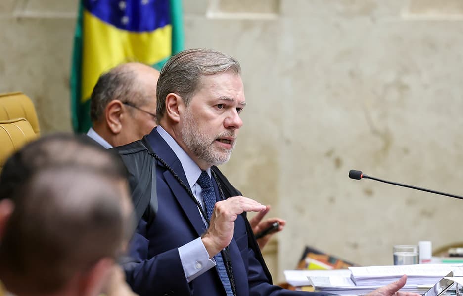 Renan ironiza Toffoli após suspensão: “Ministro técnico e imparcial”