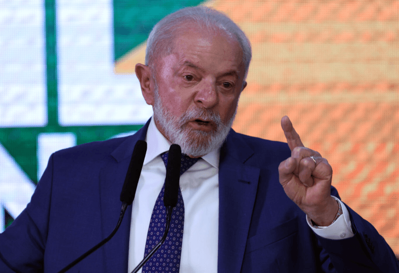 Lula diz que estrangeiros não vão “meter o bedelho” no Brasil