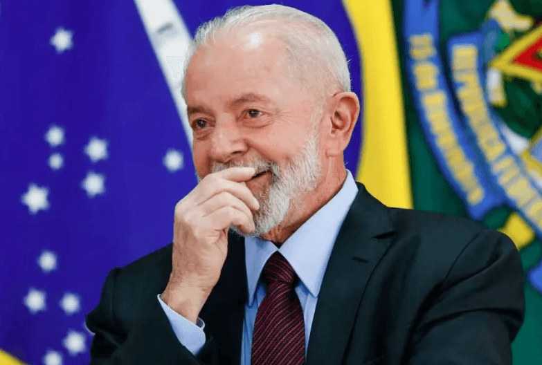 "PAI DOS POBRES": Lula registra candidatura e declara R$ 4,8 milhões em bens ao TSE; veja lista