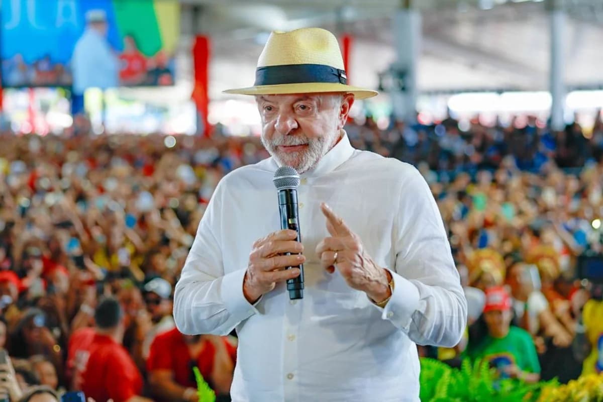 Sem propostas concretas, Lula aposta em demagogia e lança jingle às 5h13