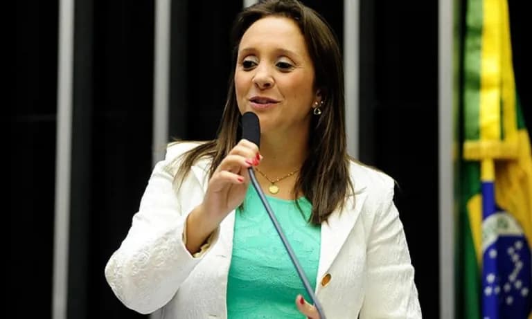Podemos mantém neutralidade e Renata Abreu é descartada como vice de Flávio Bolsonaro