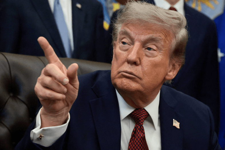 Trump assina decreto que barra cidadania por "turismo de nascimento"