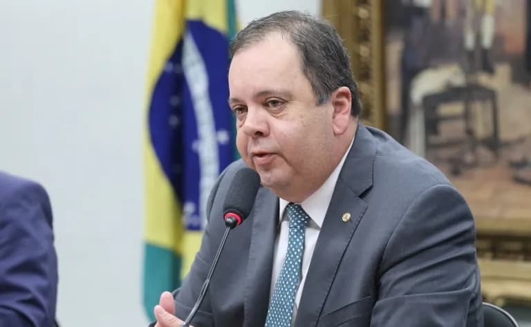 DANOU-SE: Deputado da Bahia se declara preto após ser registrado no TSE como branco e pardo