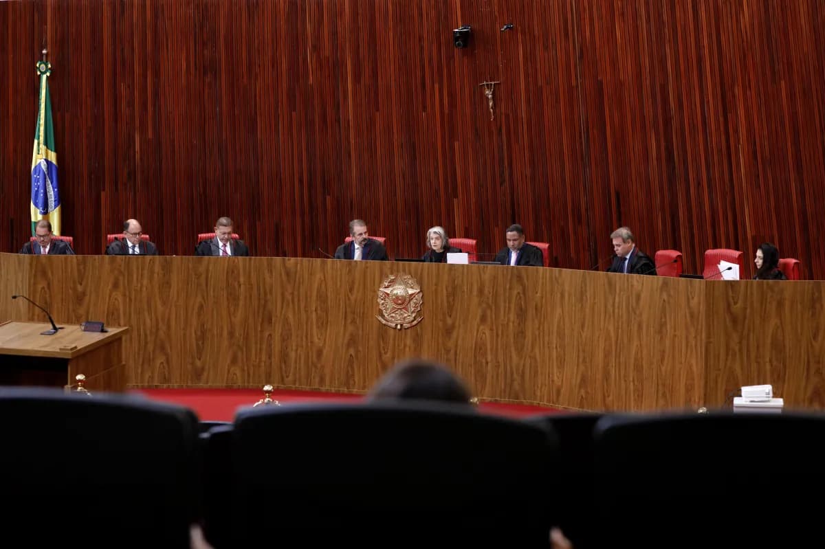 TSE adia julgamento e trava R$ 2,3 bi do Fundo Eleitoral; PT sonha abocanhar R$ 620 mi