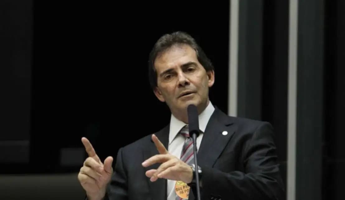 Deputado cita mentira, ingratidão e afirma que Lula está "gagá"