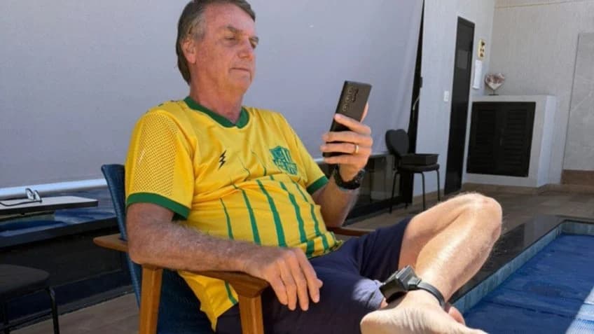 Com Michelle em campanha, Bolsonaro pede ao STF para ter familiares em casa