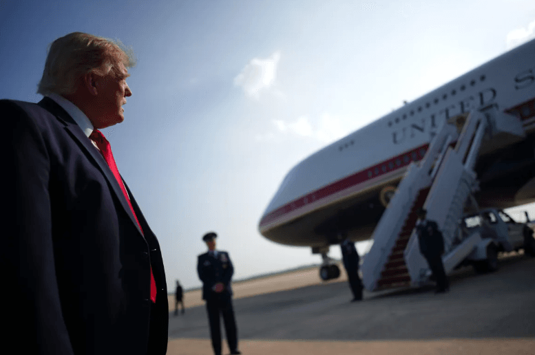 Ameaça de míssil portátil teria motivado troca de avião de Trump