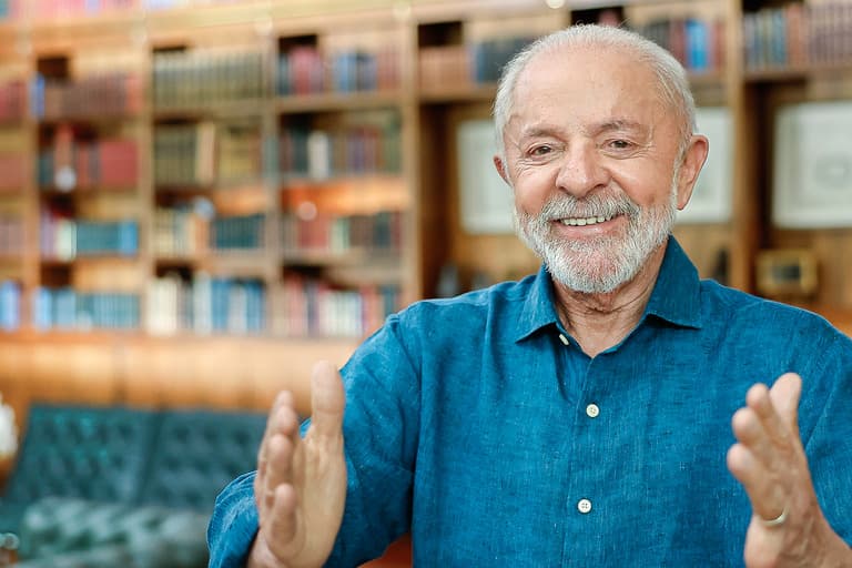 TRAVADO: Lula é 1º presidente desde 1998 a não melhorar avaliação durante campanha