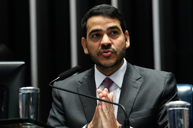AGU insiste em recurso no STF mesmo após Dino reintegrar Andrei ao comando da PF