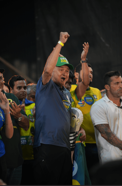 General Girão chega à reta final com apoio da família Bolsonaro e aposta na lealdade que vem desde 2018