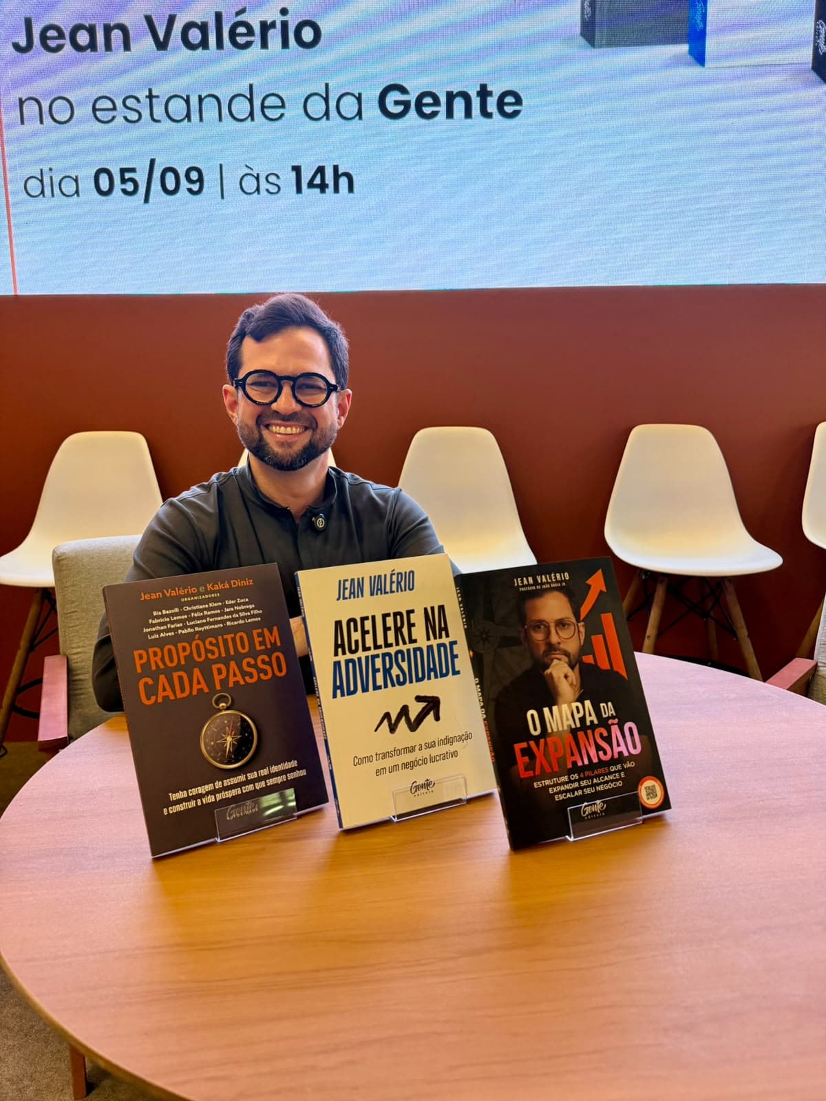 Jean Valério lança seu terceiro livro na Bienal Internacional do Livro de São Paulo após edição de sucesso do Fórum Negócios Brasil