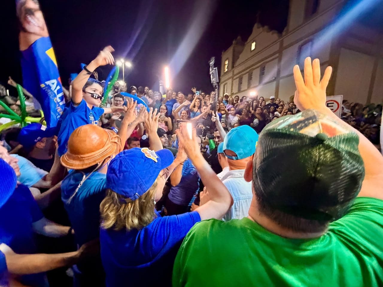 Faltou chão! Prefeito Sabino mostra força em grande arrastão em apoio a Zenaide em Apodi