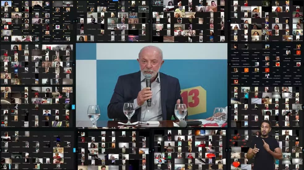 Lula fez transmissão ao vivo com apoiadores no Palácio do Alvorada; em 2022 Bolsonaro foi impedido de utilizar espaço presidencial para promover campanha
