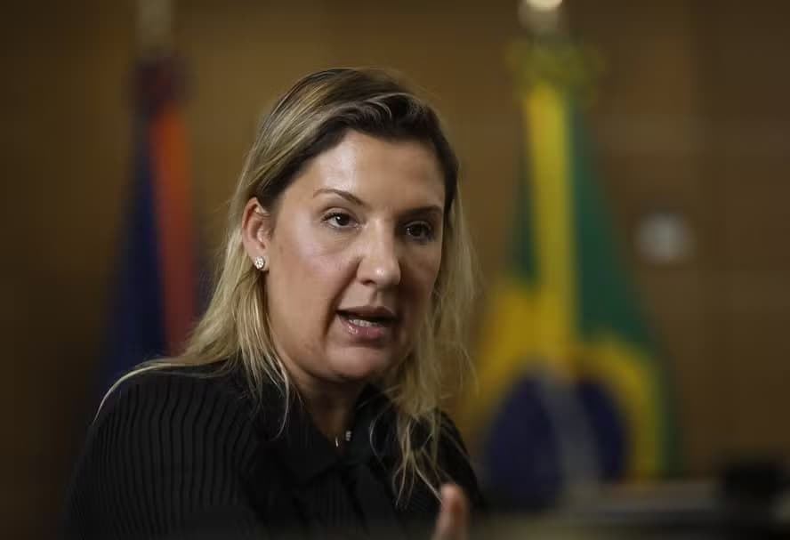 Economista da equipe de Flávio Bolsonaro projeta corte de impostos e contas no azul em eventual governo