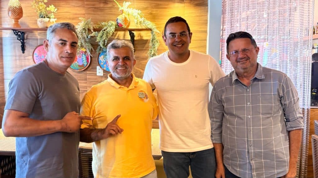 Ivanilson fortalece grupo político em Guamaré com apoio de candidato a prefeito e dois vereadores