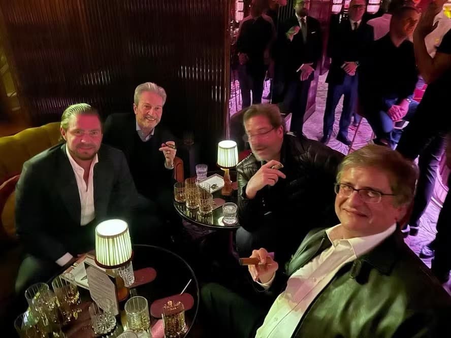 Procurador-Geral da República Paulo Gonet aparece em fotografia fumando charuto com Daniel Vorcaro em Londres