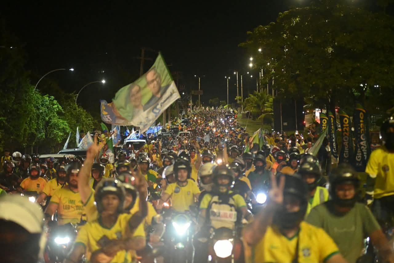 [VÍDEO] ”Eu vou cuidar do Brasil, eu vou cuidar de você e vou cuidar do RN com Alvaro”, diz Flávio Bolsonaro para multidão em Natal