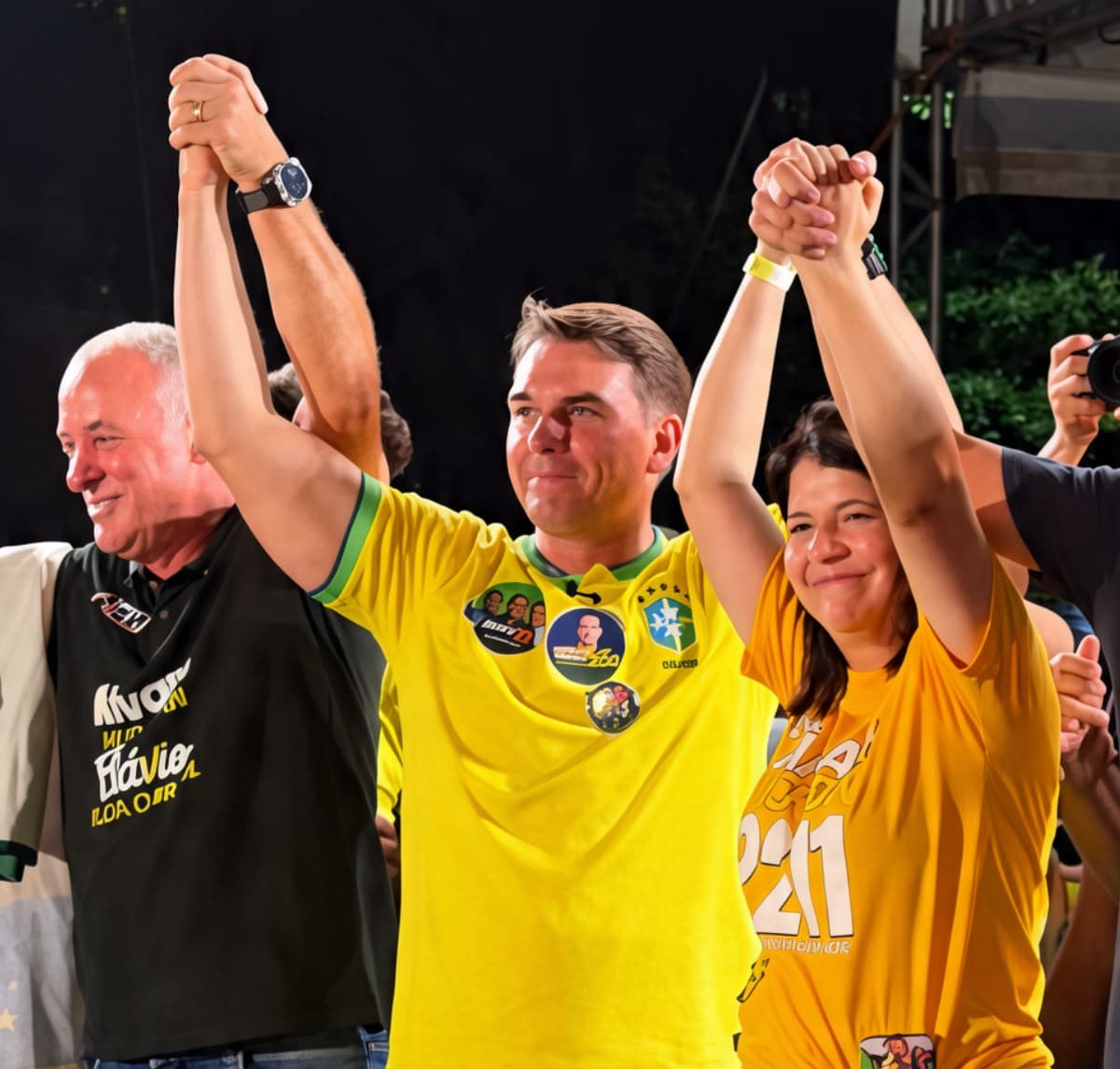 Ao lado de Flávio Bolsonaro, Carla Dickson ganha destaque absoluto na maior mobilização popular da história do RN