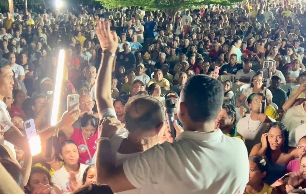 Guamaré reúne multidão em grande ato de apoio a Benes Leocádio e Zenaide Maia