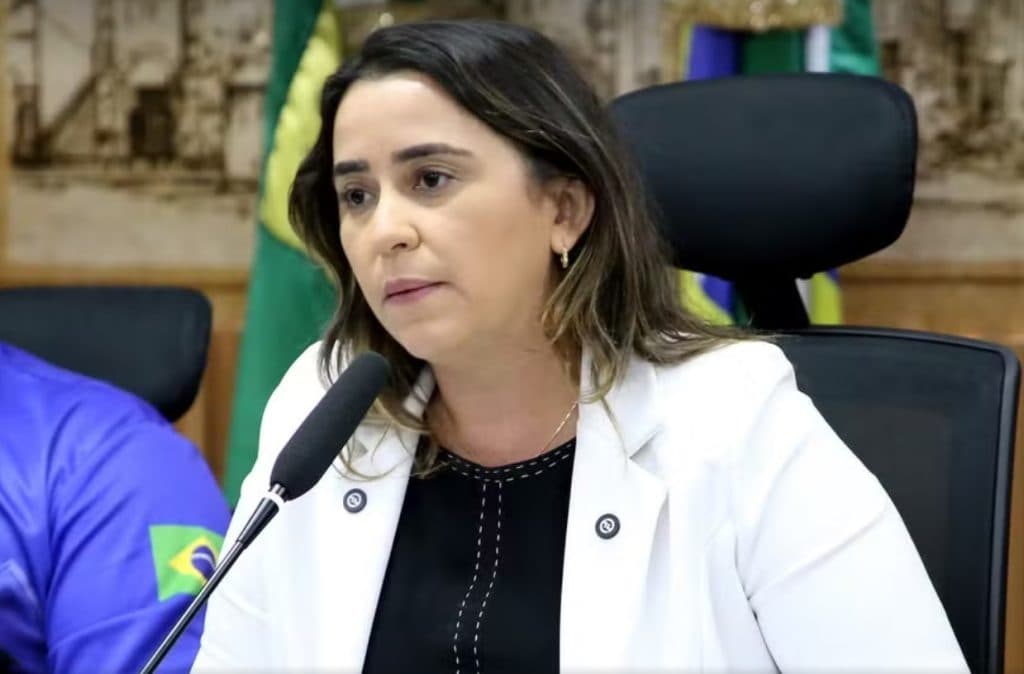 Justiça determina que Samanda retire publicação por fake news contra suplente de Zenaide
