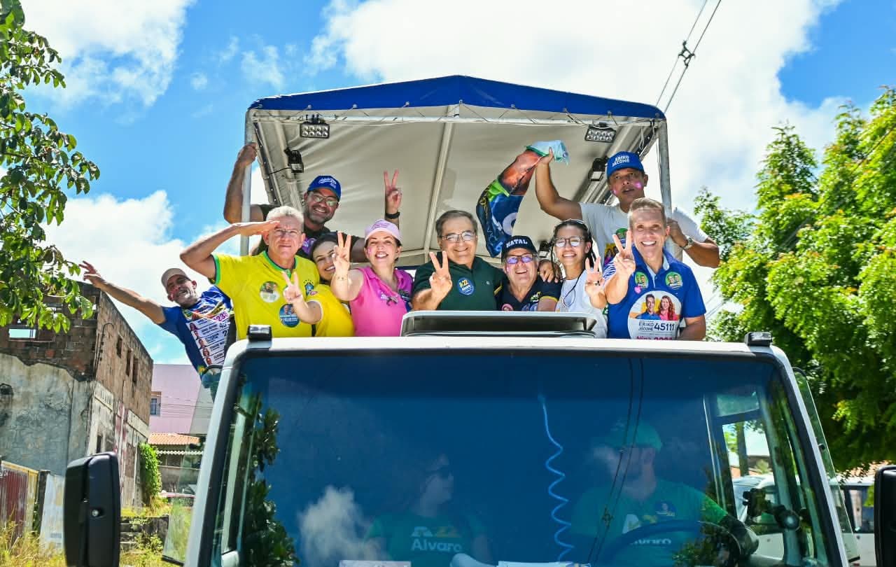 Caravana 22 reúne Álvaro Dias e Paulinho Freire em grande carreata pela Zona Norte