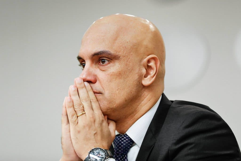 ACORDÃO: Parlamentares já discutem “saída honrosa” de Alexandre de Moraes do STF