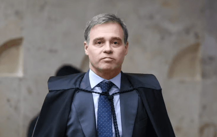 Mendonça libera para plenário do STF caso de mensagens entre Moraes e Vorcaro; decisão cabe a Fachin