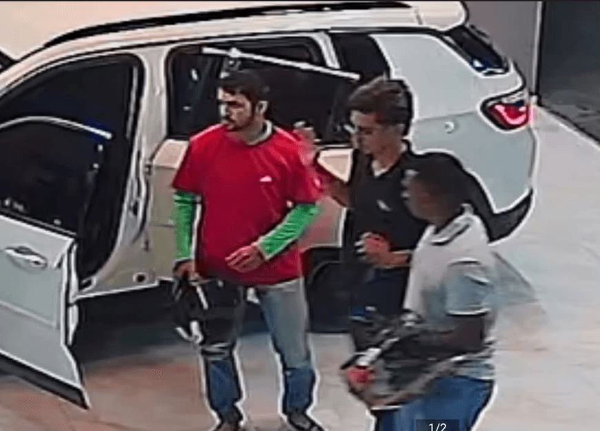 [VÍDEO] PERIGO: Criminosos monitoram lojas de carros pelas redes sociais, agendam atendimento e assaltam os estabelecimentos