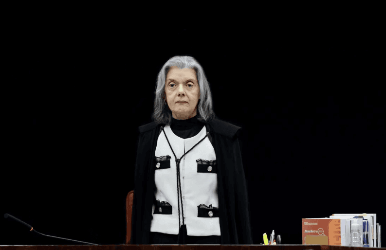 Considerada fiel da balança em disputa entre Moraes e Mendonça no STF, Cármen Lúcia diz ver erros de ambos e que não cederá a pressões
