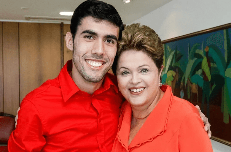 Campanha de Flávio Bolsonaro aponta perfil “Dilma Bolada” como origem de fake news sobre Nossa Senhora Aparecida