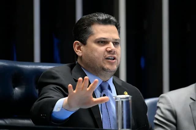 BOMBA NO SENADO: Alcolumbre sinaliza “impeachment cruzado” de Moraes e Mendonça