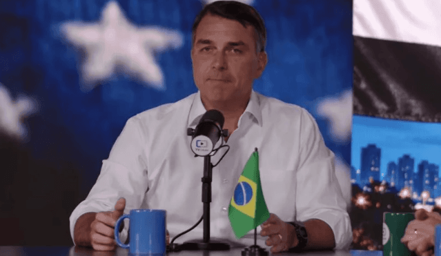 Flávio responsabiliza Lula por endividamento da população com bets: "Deixou correr frouxo. A dívida sua com o Tigrinho é culpa do Lula"